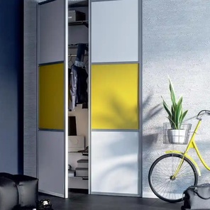 Двери шкафа.