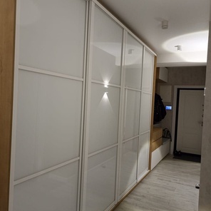 Шкаф-купе в прихожую, с вешалкой и посадочным местом, артикул № 2080