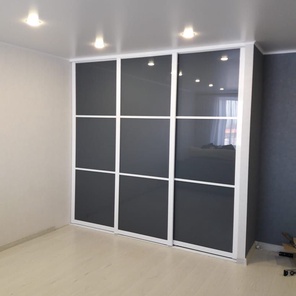 Встроенные шкафы.